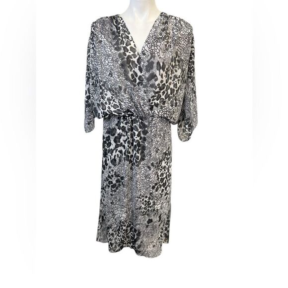 Chico’s maxi dress plus size 3.5/18 black gray animal print flutter sleeve - Picture 2 of 7